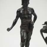 Eisen / Bronze: Figuren, Vase und Leuchter. - photo 2