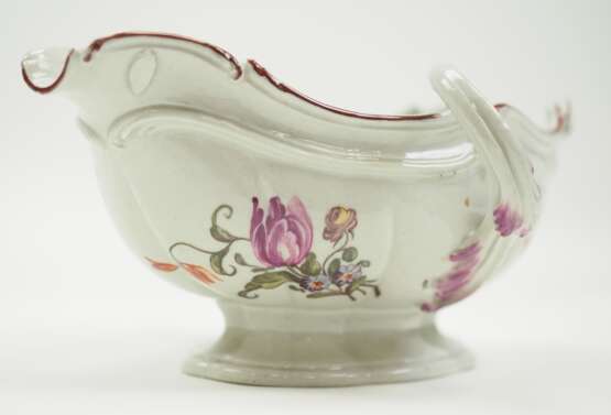 Ludwigsburg: Sauciere, Blumendekor - um 1765-70. - photo 3