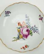 Overview. Meissen: Obstschale mit Blumendekor, um 1800 - 1. Wahl.