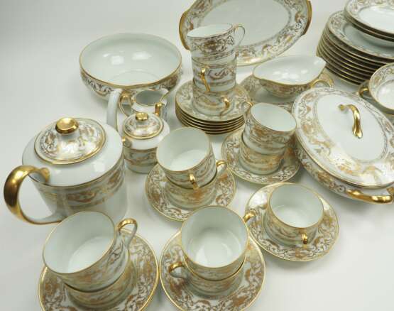 Royal Limoges: 67-teiliges Service mit Gold Dekor (or on Relief) - фото 2