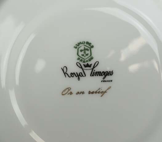 Royal Limoges: 67-teiliges Service mit Gold Dekor (or on Relief) - фото 4