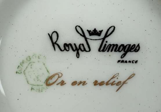 Royal Limoges: 67-teiliges Service mit Gold Dekor (or on Relief) - фото 5