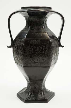 China: Bronze Vase. - photo 1