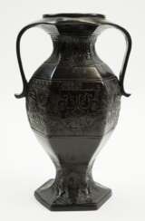 China: Bronze Vase.