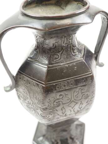 China: Bronze Vase. - photo 2