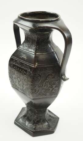 China: Bronze Vase. - photo 3