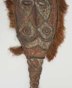 Various antique items. Sepik: Antropomorphe Schild-Maske.