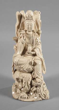 Blanc-de-Chine-Figur "Guanyin mit Weidenzweig und Ambrosiaflasche" - photo 1