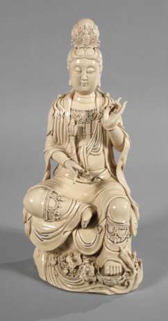 Blanc-de-Chine-Figur "Guanyin mit heiliger Lotosblume" - photo 1