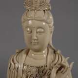 Blanc-de-Chine-Figur "Guanyin mit heiliger Lotosblume" - photo 2