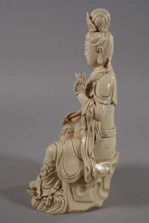 Blanc-de-Chine-Figur "Guanyin mit heiliger Lotosblume" - photo 4