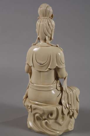 Blanc-de-Chine-Figur "Guanyin mit heiliger Lotosblume" - photo 5