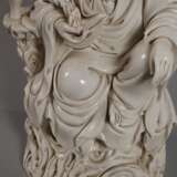 Blanc-de-Chine-Figur "Thronende Guanyin mit Ruyi-Wunschzepter" - photo 3