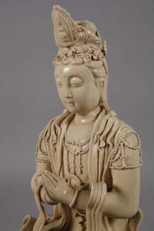 Blanc-de-Chine-Figur "Segnende Guanyin" - фото 2