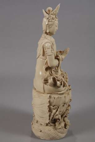 Blanc-de-Chine-Figur "Segnende Guanyin" - фото 4