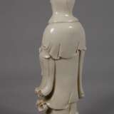 Große Blanc-de-Chine-Figur "Stehende Guanyin als Schützerin der Fischer" - photo 5