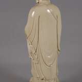 Sehr große Blanc-de-Chine-Figur "Buddha Shakaymuni mit der Almosenschale" - photo 5