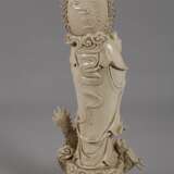 Große Blanc-de-Chine-Figur "Stehende Guanyin mit der Drachenperle" - photo 5