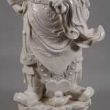 Riesige Blanc-de-Chine-Figur "Der drohende Kriegsgott Guandi" - photo 3