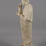 Riesige Blanc-de-Chine-Figur "Stehende Guanyin mit Wunschzepter und Ambrosiaflasche" - фото 4