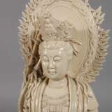 Große Blanc-de-Chine-Figur "Stehende Guanyin Ambrosia versprengend" - photo 2