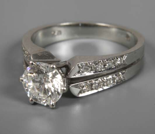 Damenring mit Brillanten von 1,03 ct - photo 1