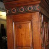 Geschnitzter Dielenschrank - photo 4