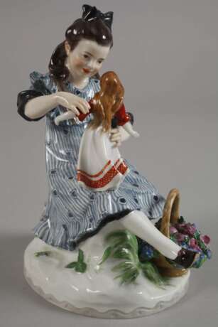 Meissen ”Mädchen mit Puppe und Blumenkorb” - photo 2