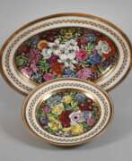 Porcelain products. Alt-Wien Platte und Teller Blumenmalerei