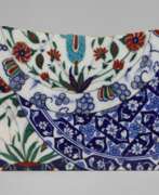 Produktkatalog. Fragment einer großen Iznik-Fliese