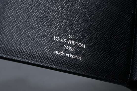 Louis Vuitton "Marco" Geldbörse in Eclipse Monogram Canvas, innen Futter aus Rindsleder, 2024, 11x9x2cm, neuwertig (NP 2024: 485,-) - фото 4