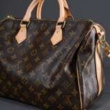 Louis Vuitton "Speedy 30" Tasche in Monogram Canvas, heller Rindslederbesatz und -schulterriemen, innen Textilfutter, goldfarbene Beschläge und Schloss, 2 Schlüssel mit Staubbeutel, 2023, 21x30x17cm, Riemen get… - фото 1