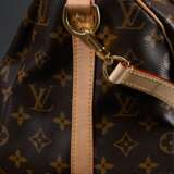 Louis Vuitton "Speedy 30" Tasche in Monogram Canvas, heller Rindslederbesatz und -schulterriemen, innen Textilfutter, goldfarbene Beschläge und Schloss, 2 Schlüssel mit Staubbeutel, 2023, 21x30x17cm, Riemen get… - фото 3