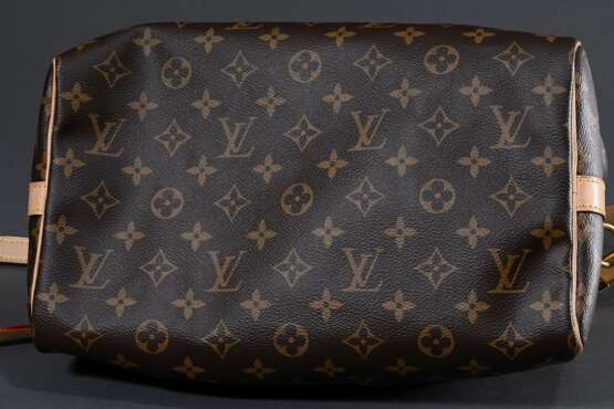 Louis Vuitton "Speedy 30" Tasche in Monogram Canvas, heller Rindslederbesatz und -schulterriemen, innen Textilfutter, goldfarbene Beschläge und Schloss, 2 Schlüssel mit Staubbeutel, 2023, 21x30x17cm, Riemen get… - фото 4