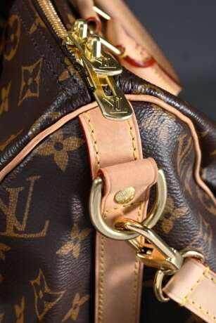 Louis Vuitton "Speedy 30" Tasche in Monogram Canvas, heller Rindslederbesatz und -schulterriemen, innen Textilfutter, goldfarbene Beschläge und Schloss, 2 Schlüssel mit Staubbeutel, 2023, 21x30x17cm, Riemen get… - фото 5