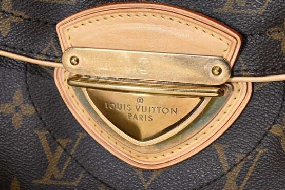 Louis Vuitton Schultertasche "Beverly GM" in Monogram Canvas, zwei Schultergriffe und Besatz in hellem Rindsleder, goldfarbene Hardware und Verschluss, innen helles Velourleder und zwei Fächer, außen großes Ein… - фото 2