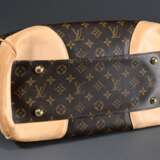 Louis Vuitton Schultertasche "Beverly GM" in Monogram Canvas, zwei Schultergriffe und Besatz in hellem Rindsleder, goldfarbene Hardware und Verschluss, innen helles Velourleder und zwei Fächer, außen großes Ein… - фото 4