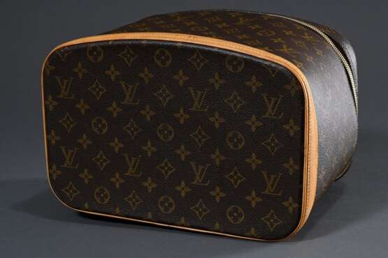 Louis Vuitton Kosmetikkoffer "Nice BB" in Monogram Canvas, goldfarbener Doppelreißverschluss, heller Rindslederbesatz, abwaschbares Innenfutter aus beschichtetem Canvas, integrierter Spiegel und Steckfächer, Nr… - Foto 5