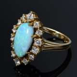 Dekorativer Gelbgold 750 Ring mit ovalem Opal Cabochon in navetteförmiger Brillant Lünette (zus. ca. 0.65ct/SI/W), 6,9g, Gr. 55,5, Opal mit Rissen - Foto 1