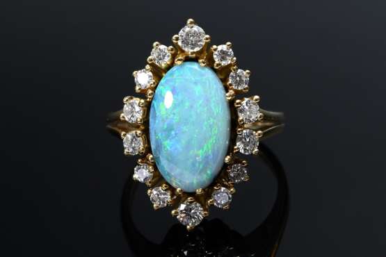 Dekorativer Gelbgold 750 Ring mit ovalem Opal Cabochon in navetteförmiger Brillant Lünette (zus. ca. 0.65ct/SI/W), 6,9g, Gr. 55,5, Opal mit Rissen - Foto 2