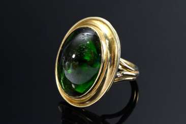 Ausdrucksstarker Gelbgold 585 Ring mit großem grünem Verdelith-Turmalin Cabochon (ca. 17.66ct, 19,07x13,56x8,27mm), Handarbeit, 10,7g, Gr. 54, Tragespuren