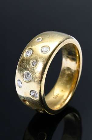 Breiter Gelbgold 750 Bandring mit Brillanten (zus. ca. 0.25ct/VSI-SI/W), 12,6g, Gr. 54, 1 Stein verloren - фото 1