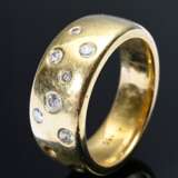 Breiter Gelbgold 750 Bandring mit Brillanten (zus. ca. 0.25ct/VSI-SI/W), 12,6g, Gr. 54, 1 Stein verloren - фото 1