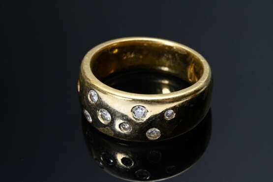 Breiter Gelbgold 750 Bandring mit Brillanten (zus. ca. 0.25ct/VSI-SI/W), 12,6g, Gr. 54, 1 Stein verloren - фото 3