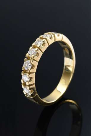 Gelbgold 750 Memory Halbring mit Brillanten (zus. ca. 0.56ct/VSI-P1/W), 4,6g, Gr. 56 - photo 1