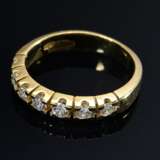 Gelbgold 750 Memory Halbring mit Brillanten (zus. ca. 0.56ct/VSI-P1/W), 4,6g, Gr. 56 - photo 2