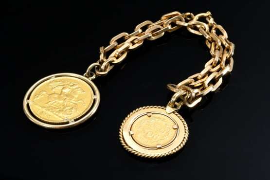 Gelbgold 750 Gliederarmband mit 2 Münzen: Gelbgold 900 "Dos Pesos, Mexico 1945 " in Gelbgold 750 Rahmung und 1 Gelbgold 916,6 "½ Pfund 'Sovereign', England 1910", in Gelbgold 585 Rahmung, ges. 14,8g, … - фото 1