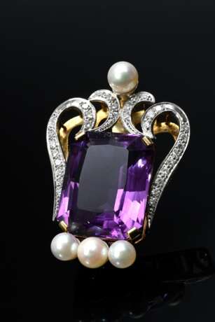 Midcentury Weiß- und Gelbgold 585 Anhänger in Schildform mit oktogonalem Amethyst (ca. 36.3ct), Achtkantdiamanten (zus. ca. 0.50ct/SI/W) und Zuchtperlenbesatz, 16,4g, 4,4x3cm - photo 1