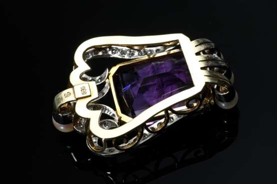 Midcentury Weiß- und Gelbgold 585 Anhänger in Schildform mit oktogonalem Amethyst (ca. 36.3ct), Achtkantdiamanten (zus. ca. 0.50ct/SI/W) und Zuchtperlenbesatz, 16,4g, 4,4x3cm - photo 2