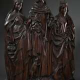 Monumentale Reliefschnitzerei "Heilige Dorothea, Heiliger Antonius und Heilige Margareta", ganzfigurig nebeneinander gereiht mit Attributen dargestellt (Dorothea mit Korb, Antonius mit Glocke und Schwein sowie … - photo 16